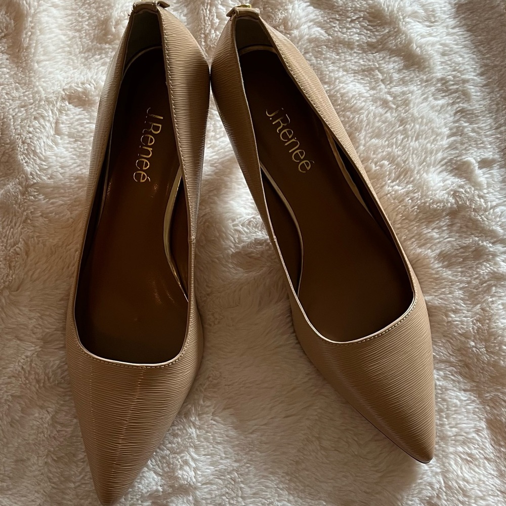 J Renee kitten heal light patent pumps